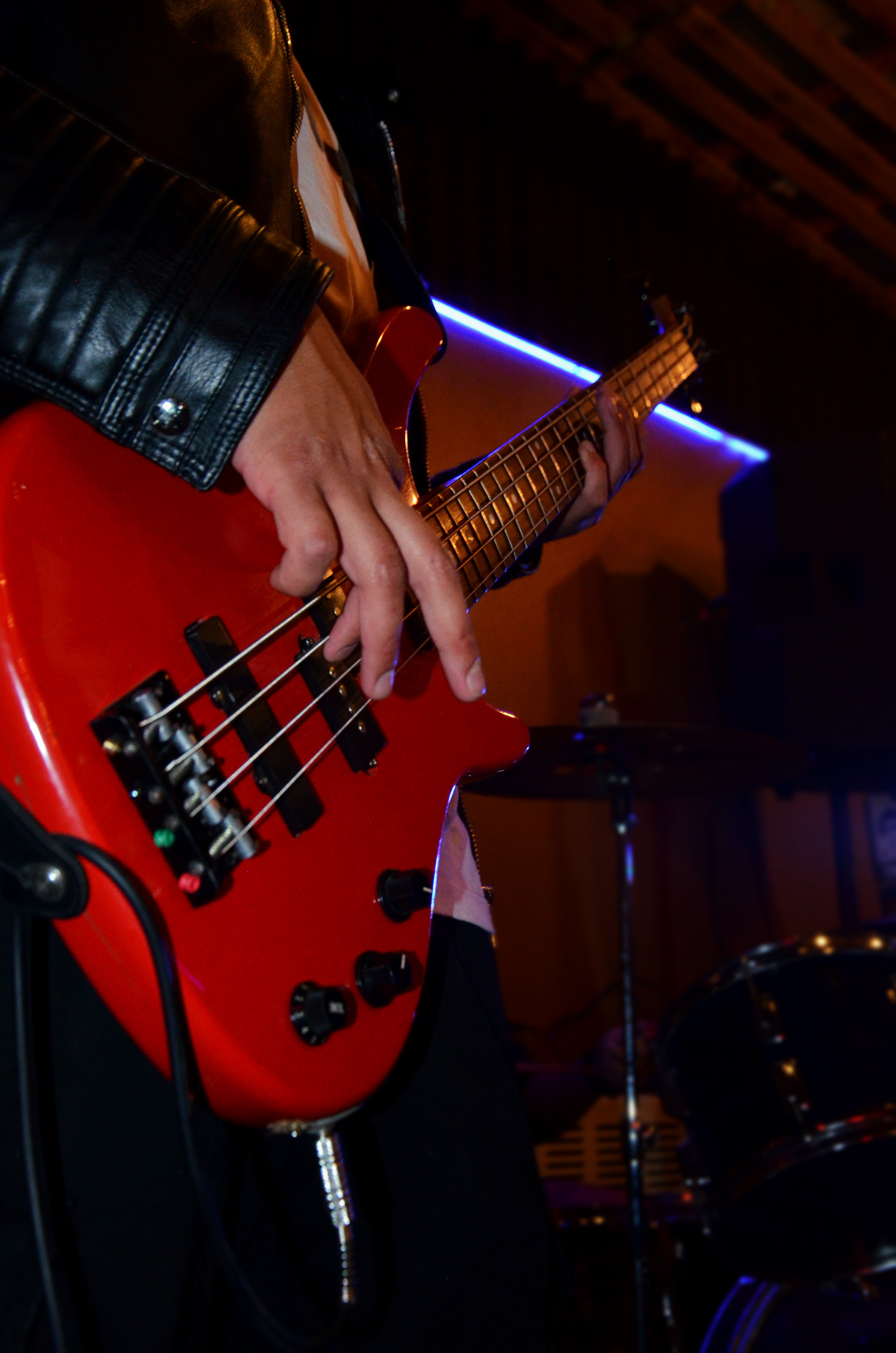 Vocalista de Picanty en el micrófono